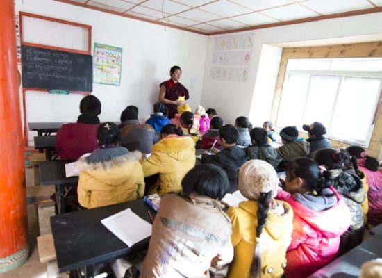 Im größten Klassenraum lernen Kinder aus verschiedenen Klassen gemeinsam. Foto: Annette Etges.